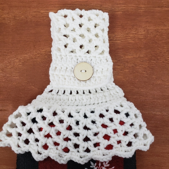 Christmas Crochet Top Hanging Kitchen Towel - Picture 3 of 4